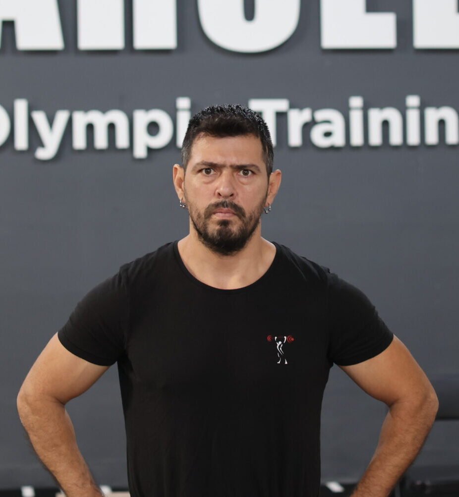 Ronald Paz, entrenador de halterofilia Nivel 2 y coach de fuerza en centro de entrenamiento de Barcelona.